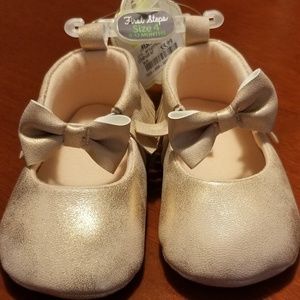 NWT Infant girls Mary Jane moccasins